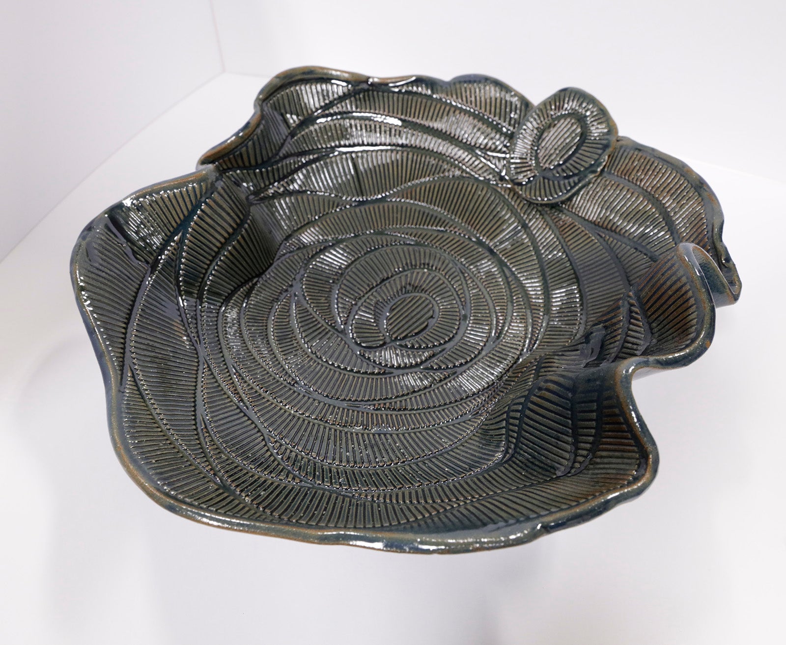 Sculpture “Onyx Bowl” by Dina Egar.