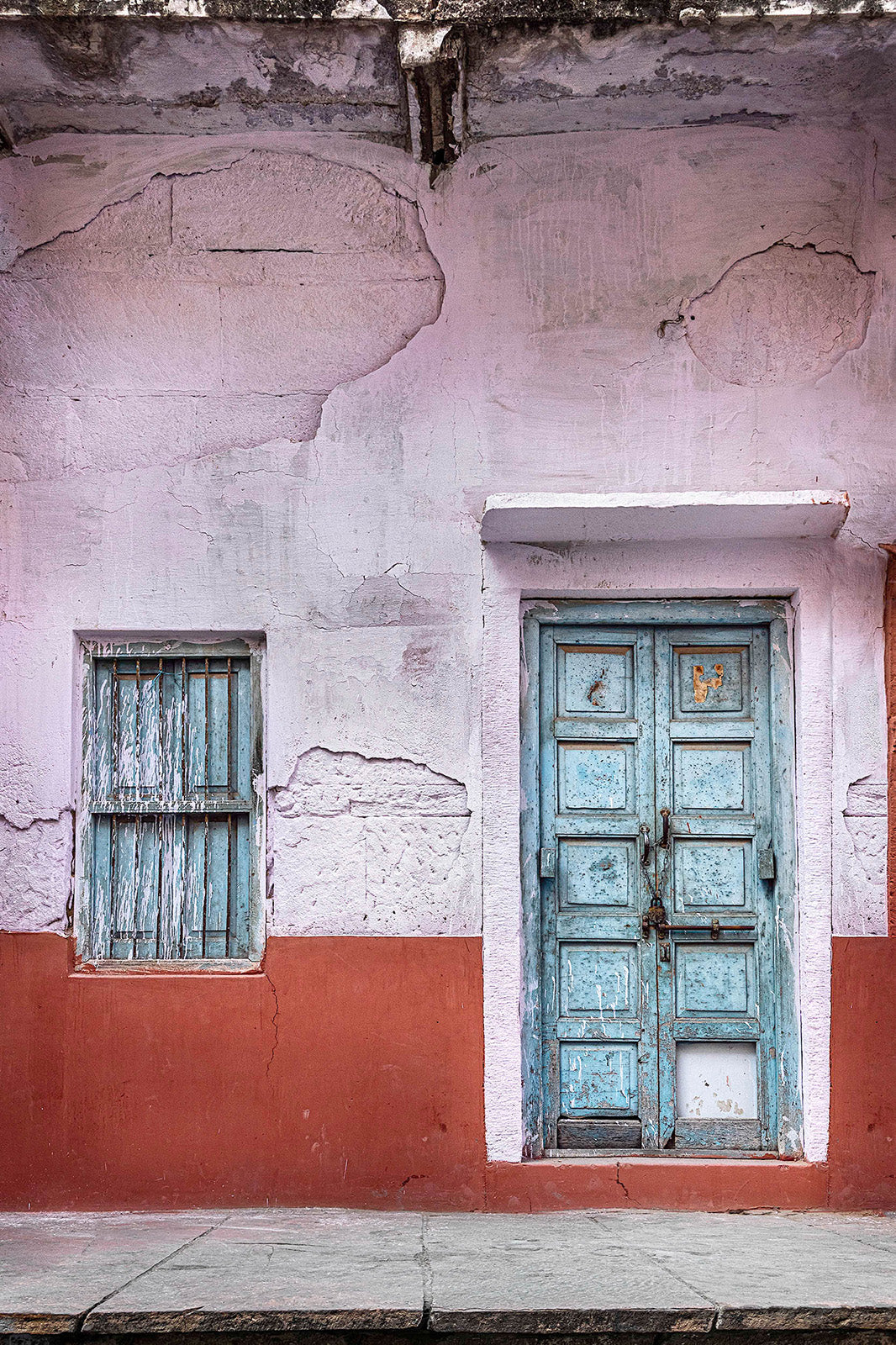 Architecture “Sunday Morning” by Phil Carriere – photography with resin on brushed aluminum.