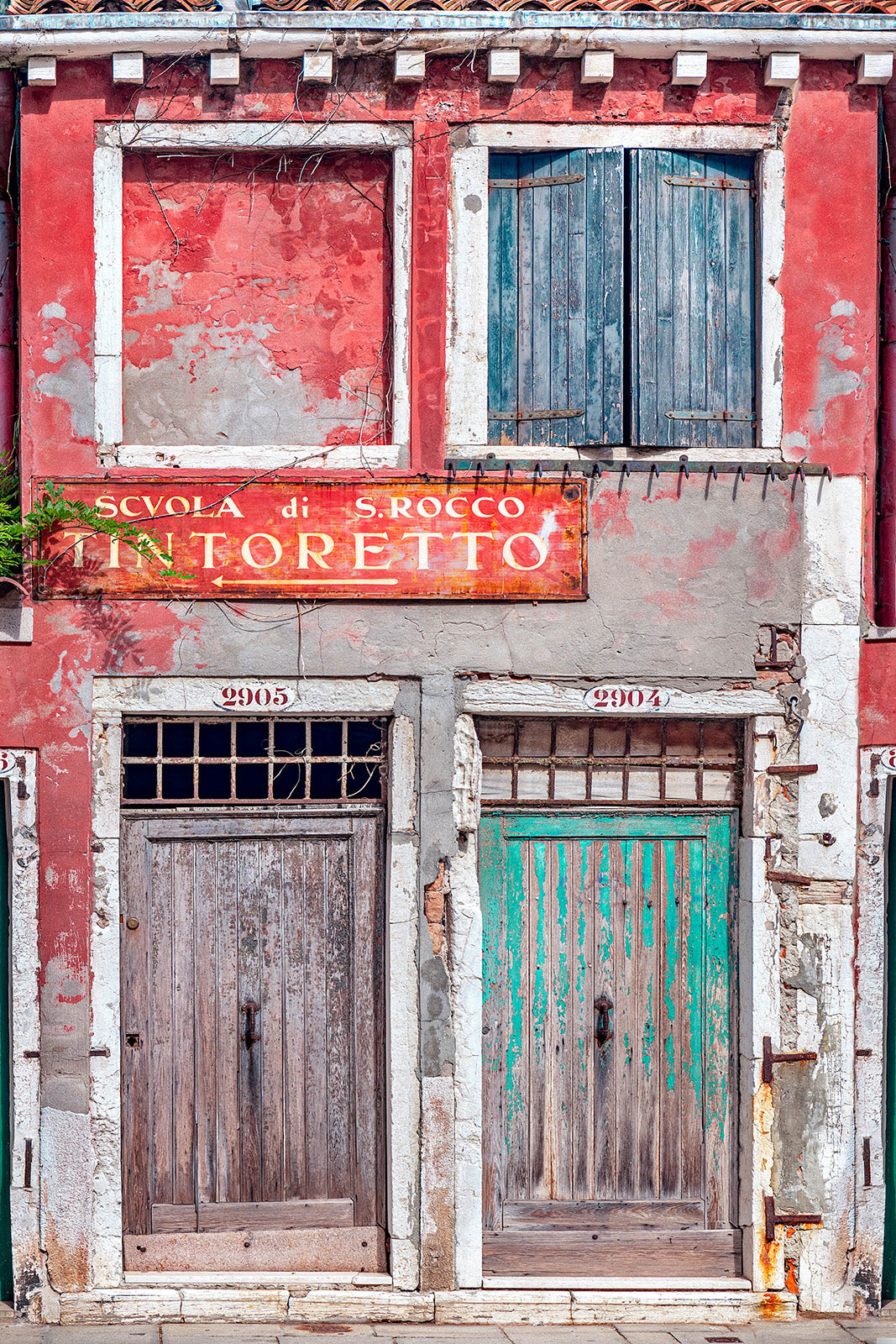 Cityscape “Tintorentto” by Phil Carriere – photography with resin on brushed aluminum.