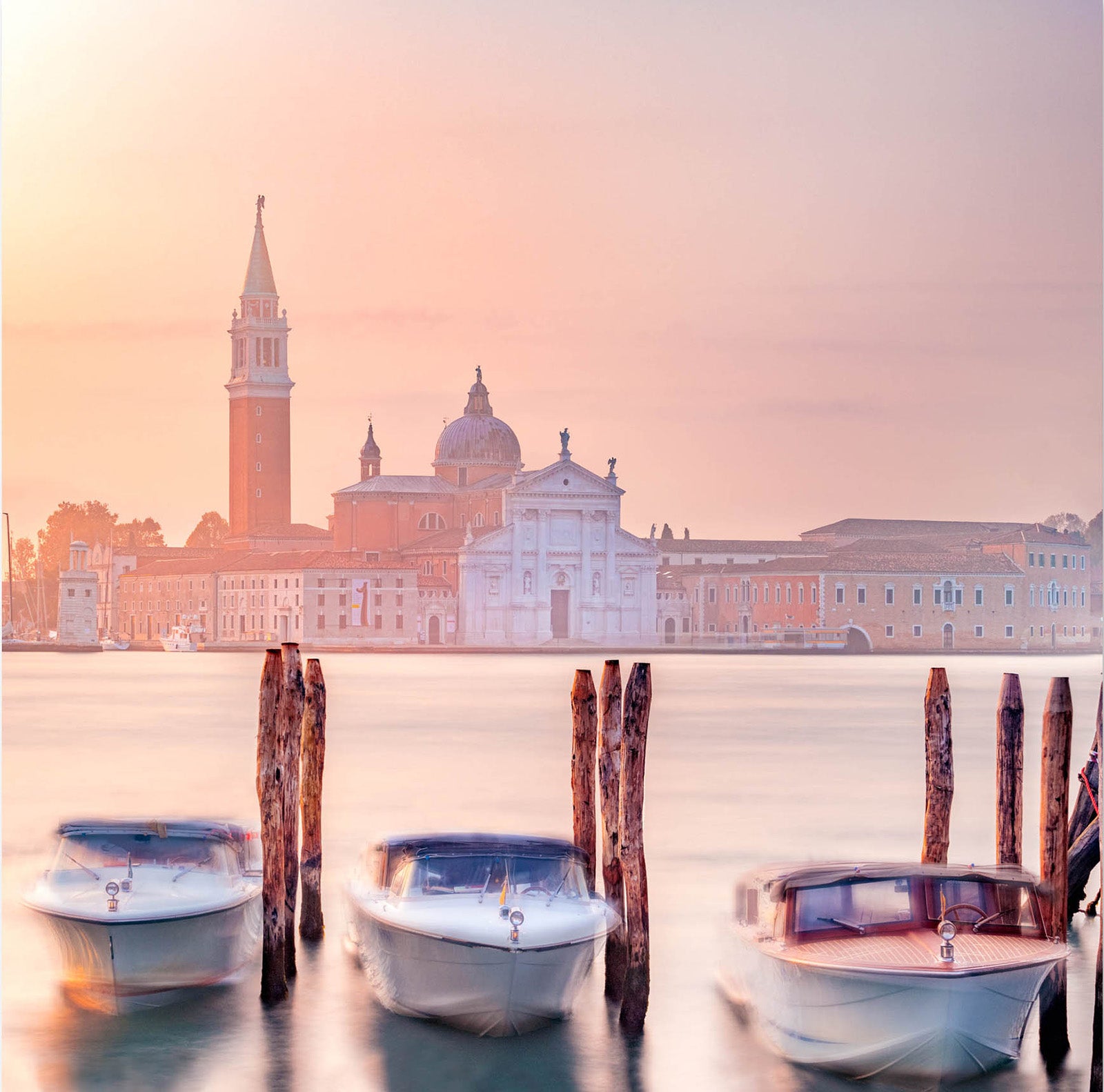 Seascape & Water “Taxi Venito” by Phil Carriere – photography with resin on brushed aluminum.