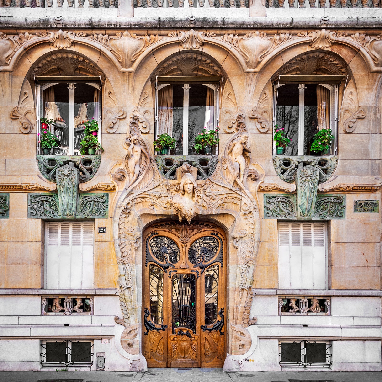 Architecture “Lavirotte 1901” by Phil Carriere – photography with resin on brushed aluminum.
