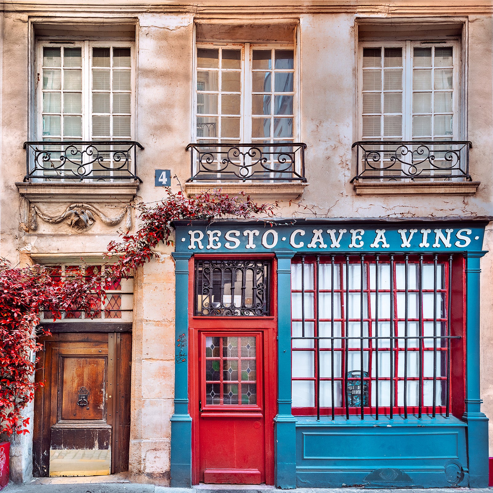 Architecture “Cherries & Wine” by Phil Carriere – photography with resin on brushed aluminum.
