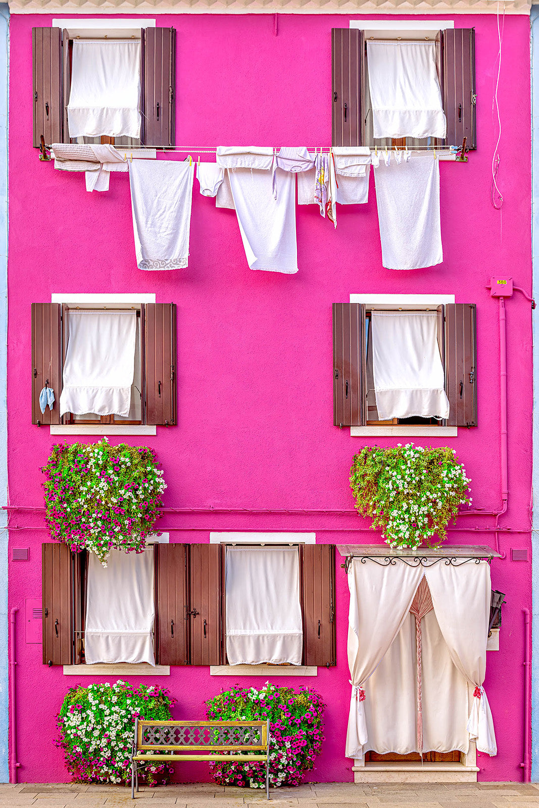 Architecture “La Vie En Rose” by Phil Carriere – photography with resin on brushed aluminum.