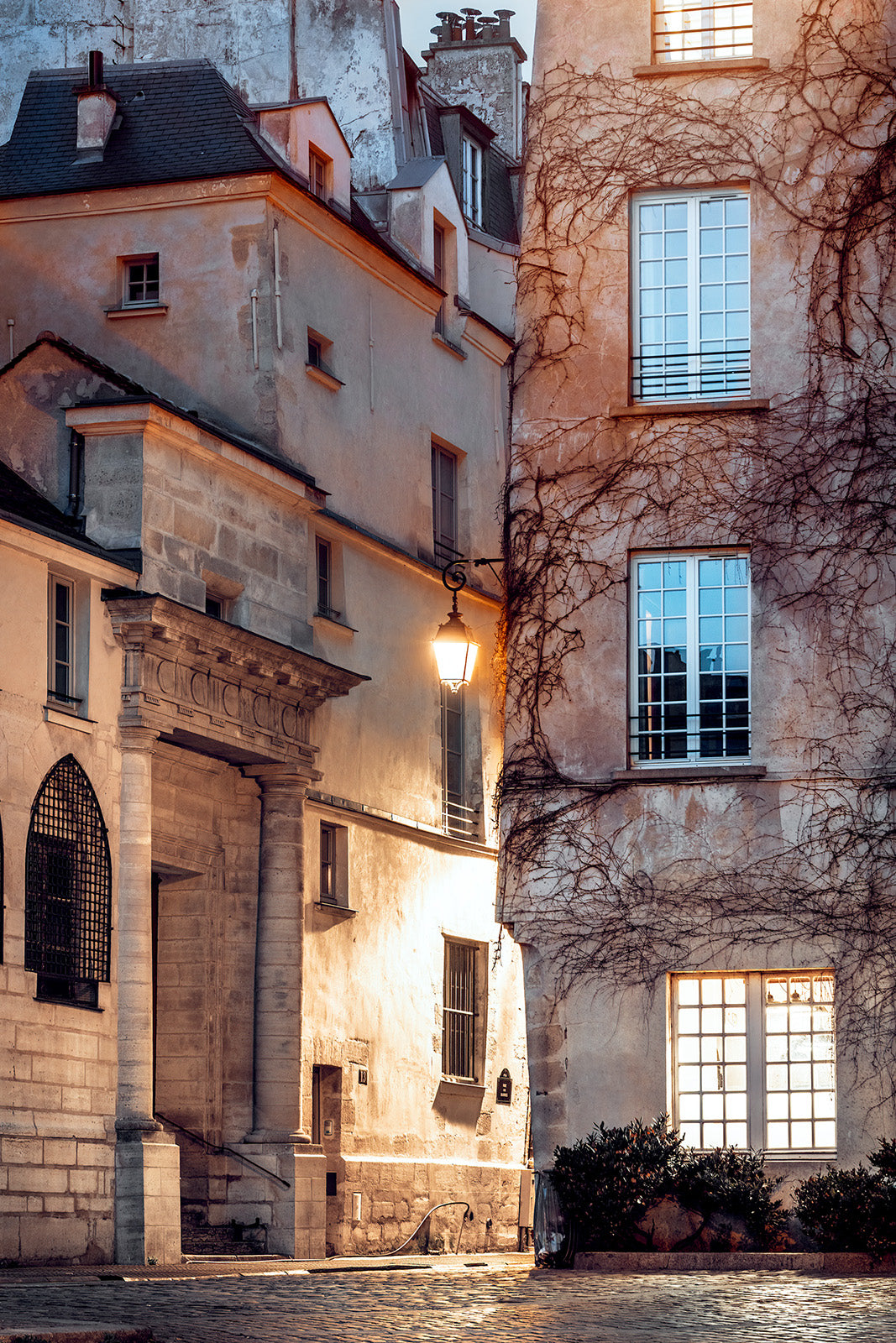 Architecture “Les Barres” by Phil Carriere – photography with resin on brushed aluminum.