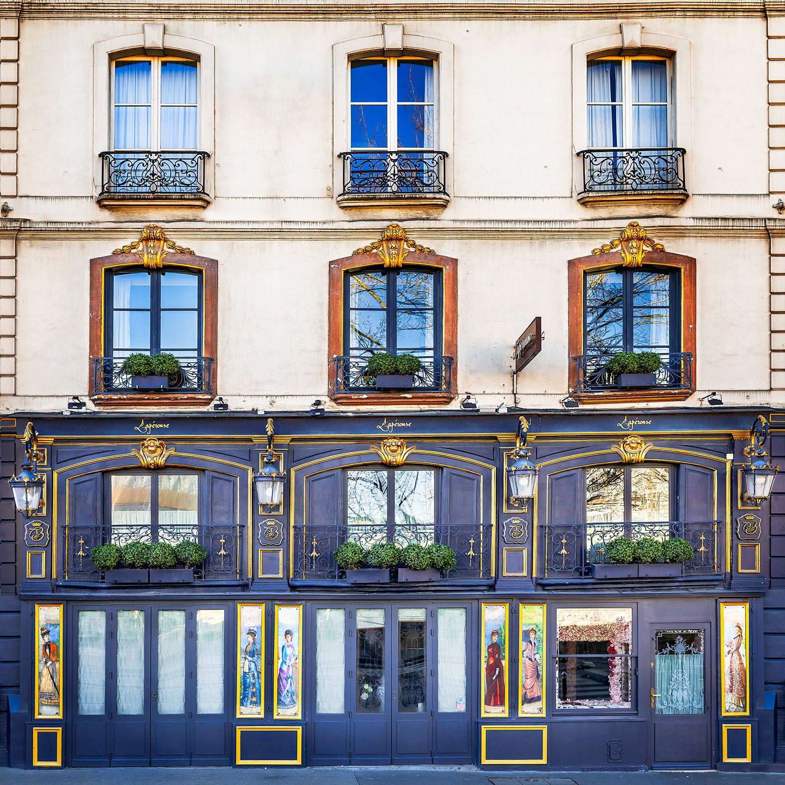 Architecture “Laperousse SQ” by Phil Carriere – photography with resin on brushed aluminum.