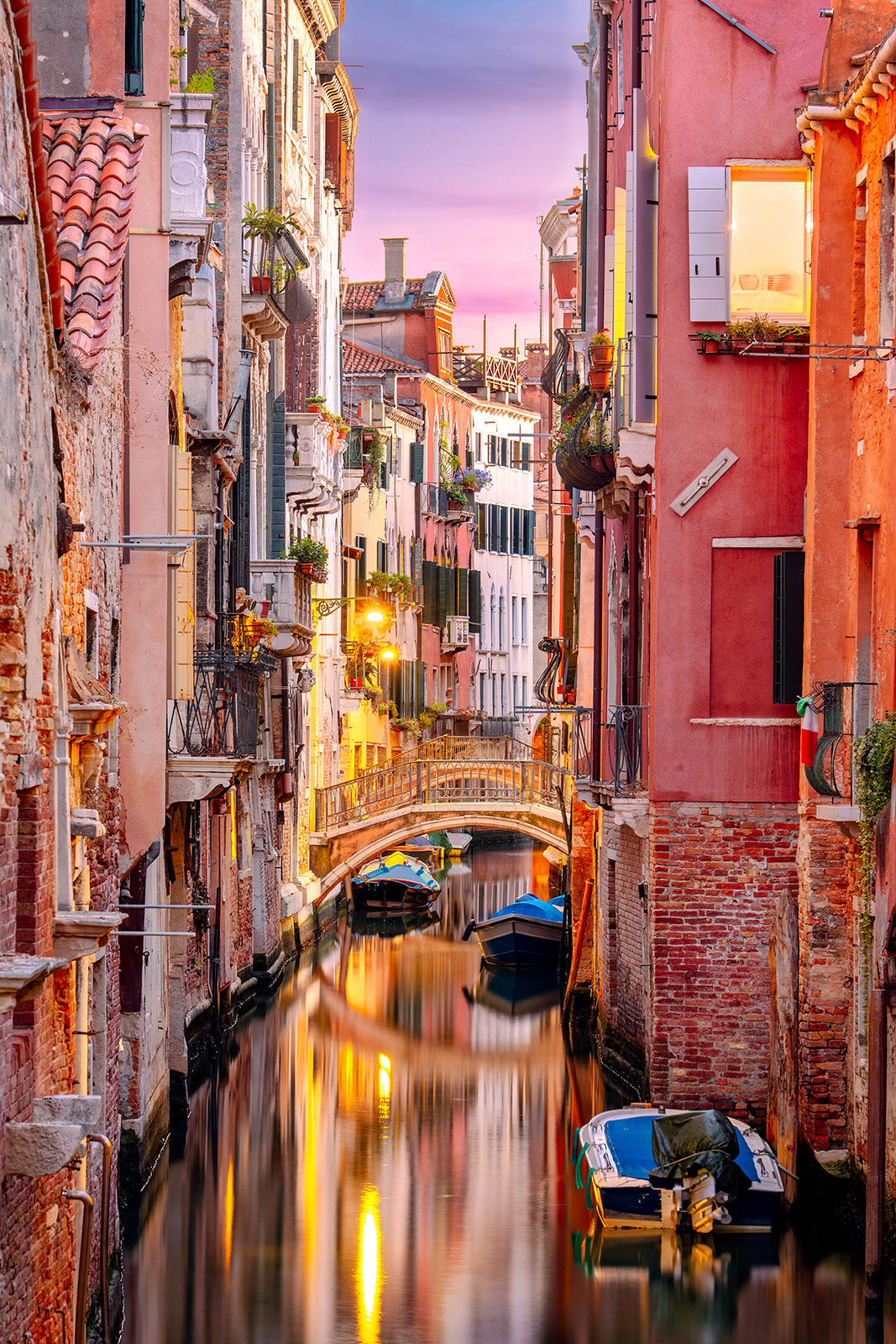 Cityscape “Serenata Del Rio” by Phil Carriere – photography with resin on brushed aluminum.